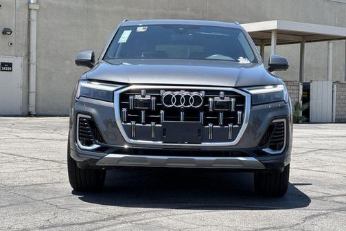 2025 Audi Q7 55 Premium