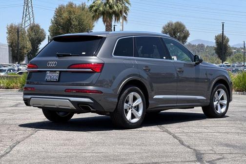 2025 Audi Q7 55 Premium