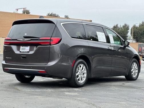 Granite Crystal Metallic Clearcoat 2023 Chrysler Pacifica Touring L