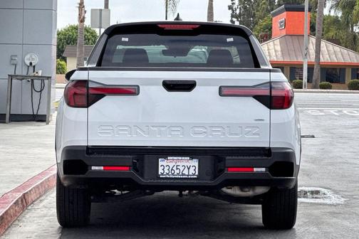Atlas White 2025 Hyundai SANTA CRUZ SEL