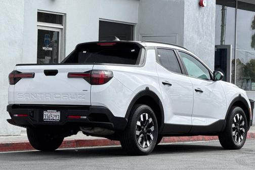 Atlas White 2025 Hyundai SANTA CRUZ SEL