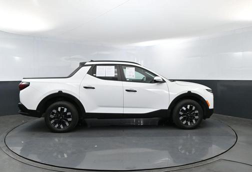 Atlas White 2025 Hyundai SANTA CRUZ SEL