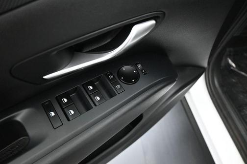 Atlas White 2025 Hyundai SANTA CRUZ SEL
