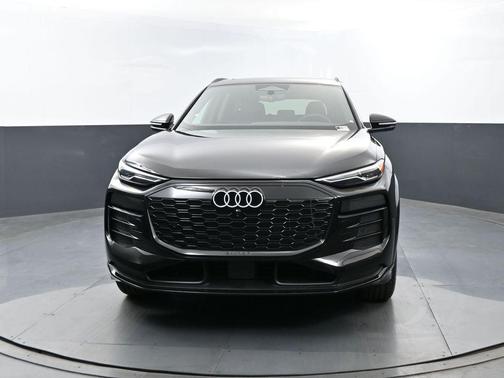 Mythos Black Metallic 2027 Audi Q6 e-tron Premium quattro