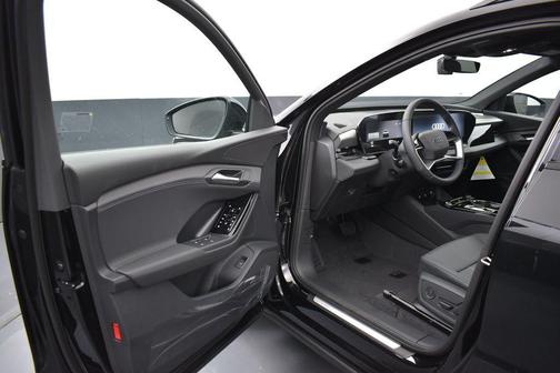 Mythos Black Metallic 2027 Audi Q6 e-tron Premium quattro