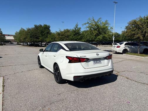 2023 Nissan Altima SR FWD