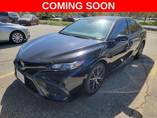 Midnight Black Metallic 2022 Toyota Camry SE