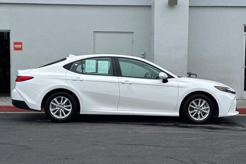 Ice 2025 Toyota Camry LE