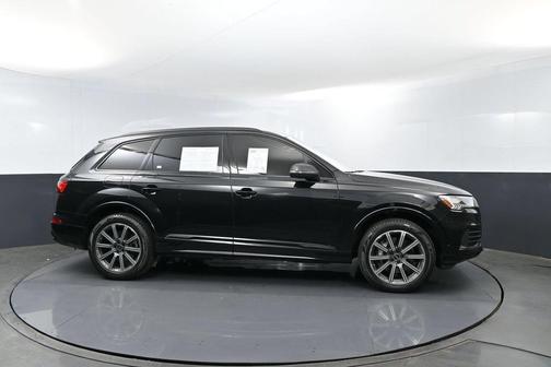 Mythos Black Metallic 2023 Audi Q7 45 Premium Plus