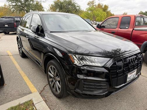 Mythos Black Metallic 2023 Audi Q7 45 Premium Plus