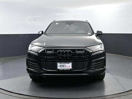 Mythos Black Metallic 2023 Audi Q7 45 Premium Plus