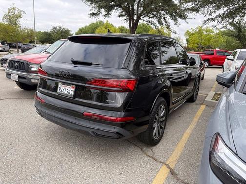 Mythos Black Metallic 2023 Audi Q7 45 Premium Plus