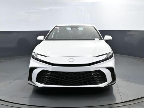 Ice 2025 Toyota Camry SE