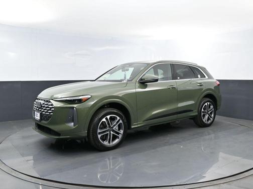 District Green Metallic 2026 Audi Q5 Premium Plus TFSI quattro S tronic