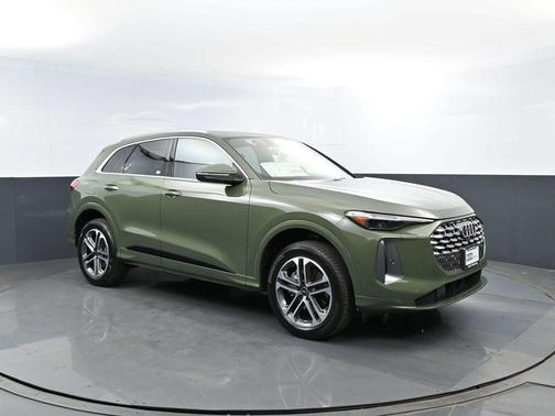 District Green Metallic 2026 Audi Q5 Premium Plus TFSI quattro S tronic