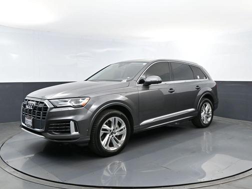Samurai Gray Metallic 2023 Audi Q7 55 Premium Plus