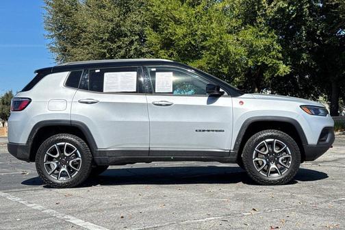 2025 Jeep Compass Trailhawk