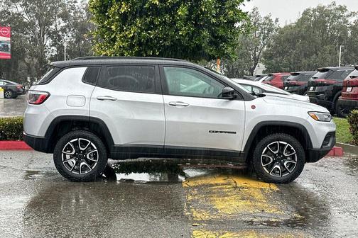2025 Jeep Compass Trailhawk