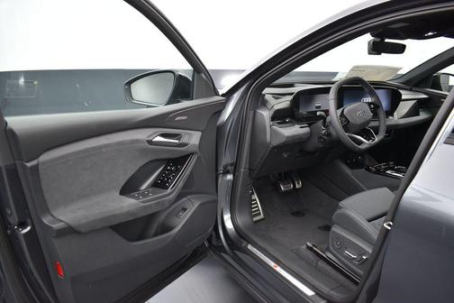 Daytona Gray 2027 Audi SQ6 e-tron Premium Plus