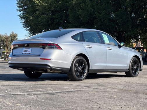Solar Silver Metallic 2025 Honda Accord SE