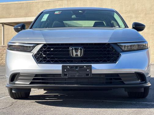 Solar Silver Metallic 2025 Honda Accord SE