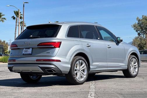 2026 Audi Q7 45 Premium Plus