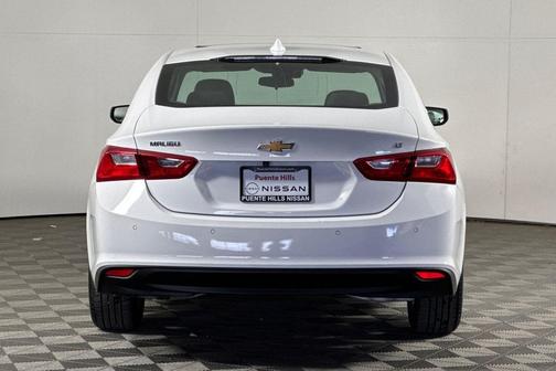 Summit White 2024 Chevrolet Malibu FWD 1LT