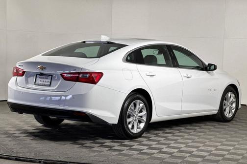 Summit White 2024 Chevrolet Malibu FWD 1LT