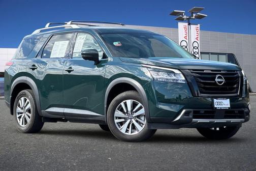 2023 Nissan Pathfinder SL FWD