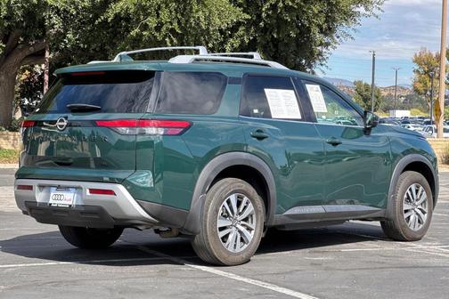 2023 Nissan Pathfinder SL FWD