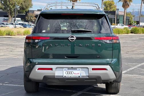 2023 Nissan Pathfinder SL FWD