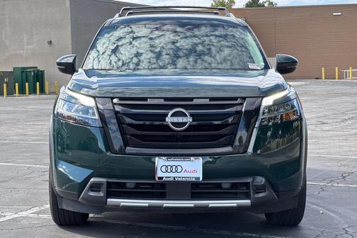 2023 Nissan Pathfinder SL FWD