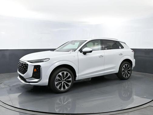 Glacier White Metallic 2026 Audi Q3 TFSI quattro S tronic