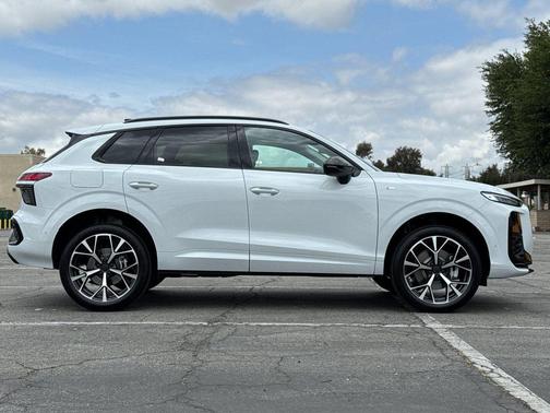 Glacier White Metallic 2026 Audi Q3 TFSI quattro S tronic
