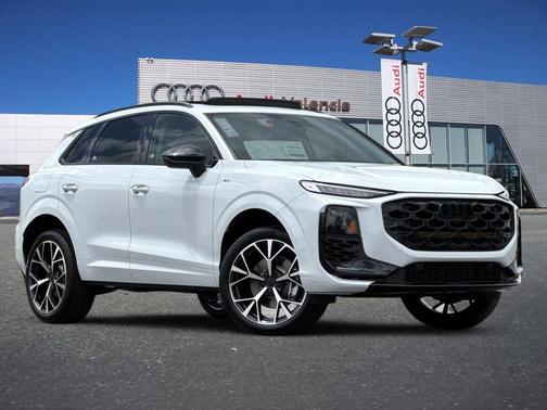 Glacier White Metallic 2026 Audi Q3 TFSI quattro S tronic