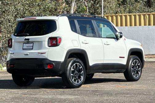 Alpine White Clearcoat 2023 Jeep Renegade Trailhawk