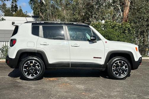Alpine White Clearcoat 2023 Jeep Renegade Trailhawk