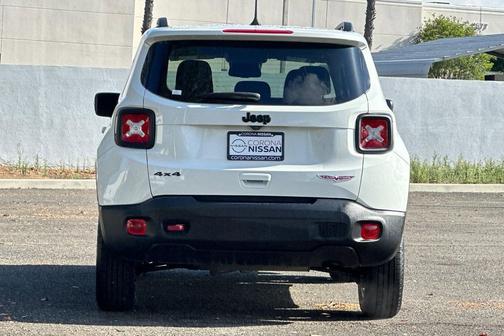 Alpine White Clearcoat 2023 Jeep Renegade Trailhawk