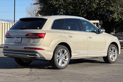 2022 Audi Q7 55 Premium Plus