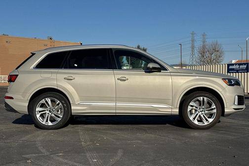 2022 Audi Q7 55 Premium Plus