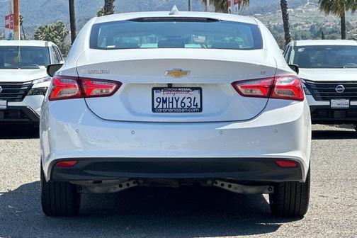 Summit White 2024 Chevrolet Malibu FWD 2LT
