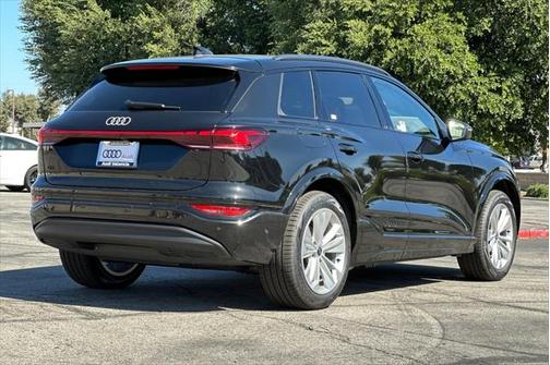 2025 Audi Q6 e-tron Premium Plus