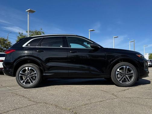 Mythos Black Metallic 2026 Audi Q5 Premium TFSI quattro S tronic