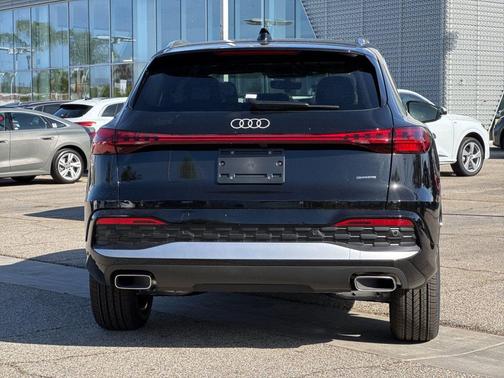 Mythos Black Metallic 2026 Audi Q5 Premium TFSI quattro S tronic