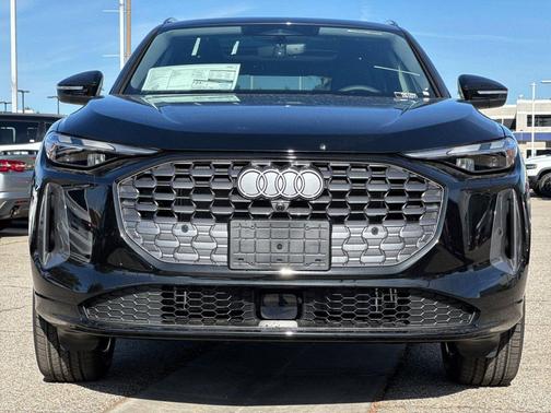 Mythos Black Metallic 2026 Audi Q5 Premium TFSI quattro S tronic