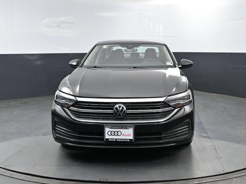 Deep Black 2024 Volkswagen Jetta 1.5T SE