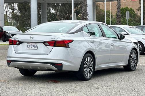 Brilliant Silver Metallic 2024 Nissan Altima 2.5 SV