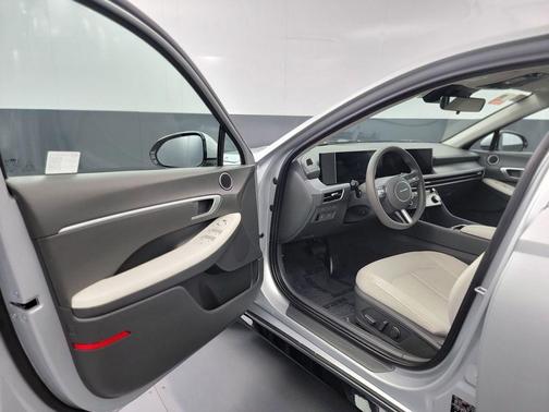 Aero Silver 2025 Hyundai SONATA SEL