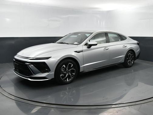 Aero Silver 2025 Hyundai SONATA SEL
