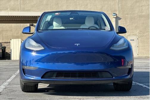 2022 Tesla Model Y Long Range Dual Motor All-Wheel Drive